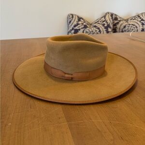 Lack of color brown rancher size medium (has foam sizer inside the hat!!)